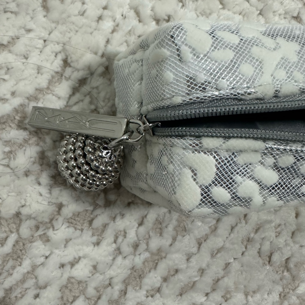 MAC Silver pouch - Picture 5 of 5